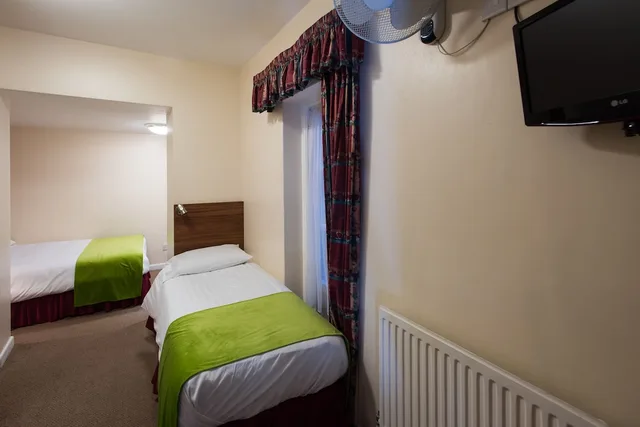 Room, Quintuple، The Dover Hotel 1/3