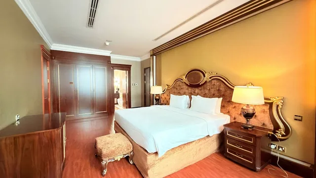 جناح غراند، Sunday Hotel Al Barsha Dubai Mall of the Emirates Formerly Grand Excelsior Al Barsha 4/7