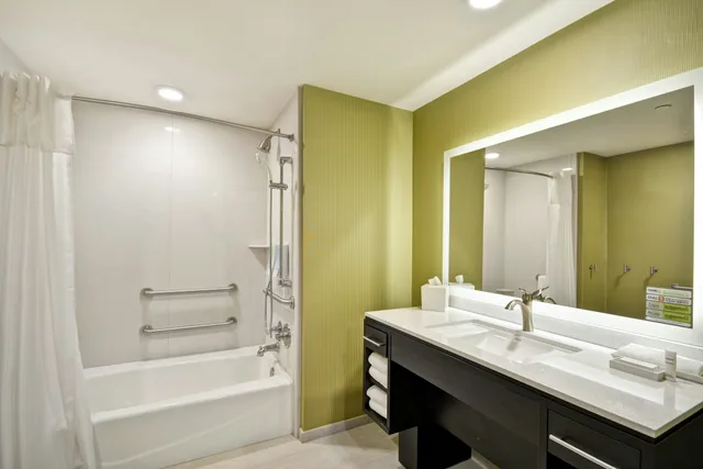 استوديو بسرير كينج لذوي الإعاقة، Home2 Suites by Hilton Hanford Lemoore 2/3