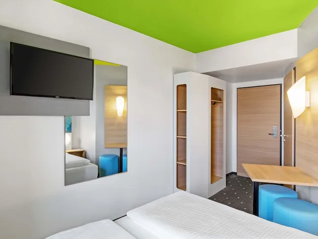 غرفة بسرير كوين، B&B Hotel Hamburg Wandsbek 1/5