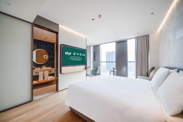 غرفة بريميوم بسرير مزدوج بإطلالة على المدينة، Even Hotel Shanghai Jinqiao By IHG 1/2