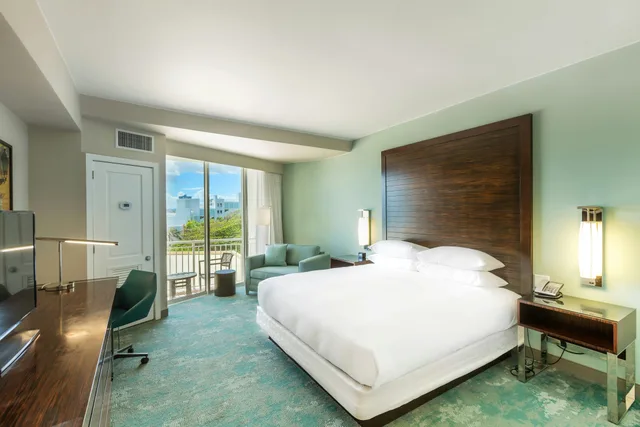 Room, King Bed, Beach Wing, Accessible, Caribe Hilton 2/5