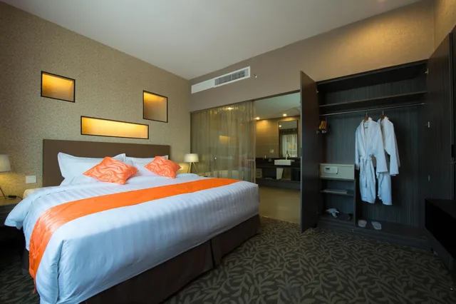 جناح، Grand Alora Hotel 2/2