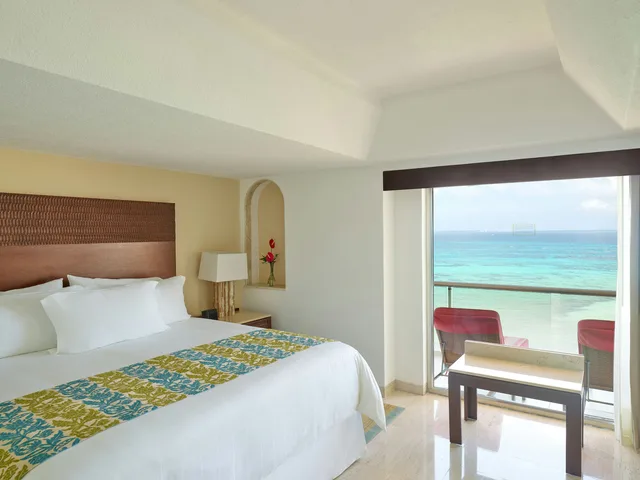 2 Bedrooms, Master, Infinite, Suite, 1 King and 2 Queen Beds, Ocean Front، Grand Fiesta Americana Coral Beach Cancun All Inclusive 1/6