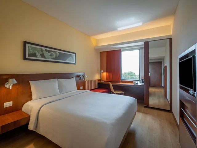 Deluxe, Queen Bed, Ibis Delhi Airport 3/8