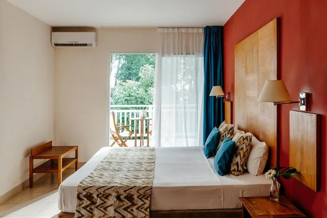 Junior Suite, Queen Bed, Hotel Le Recif Saint Gilles 2/3