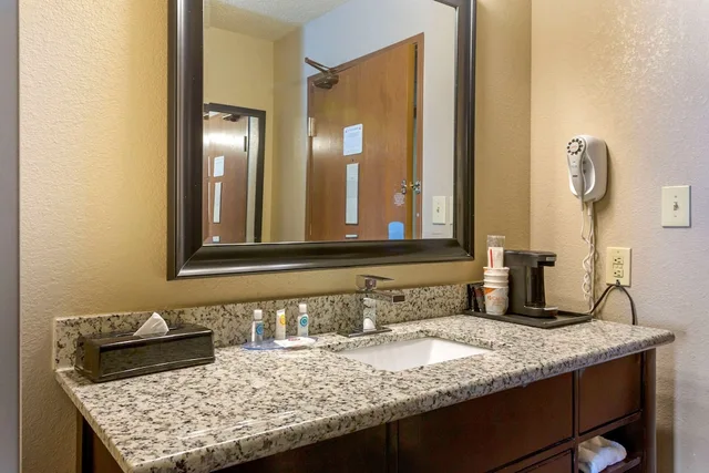 جناح بسرير كينج مع أريكة، Comfort Inn West Valley - Salt Lake City South 5/5