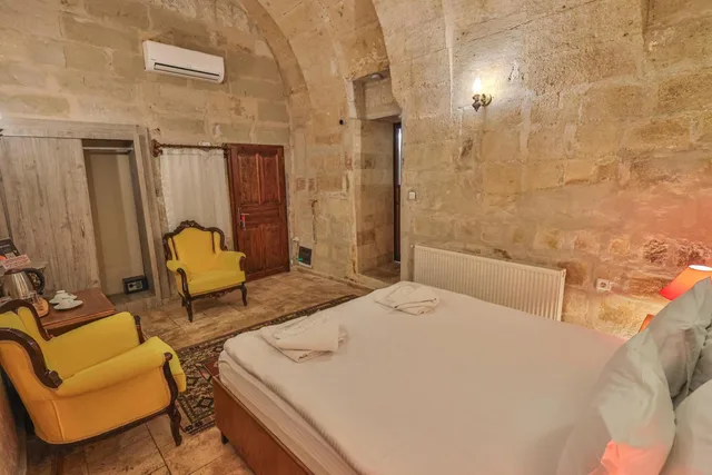 Stone, Traditional، Bedrock Cave Hotel 5/10