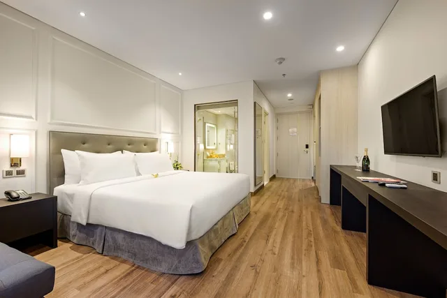غرفة ديلوكس بسرير كينج، Wyndham Danang Golden Bay 5/7
