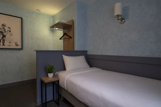 غرفة أساسية مفردة بحمام مشترك، The Walled off Hotel Paris 4/12