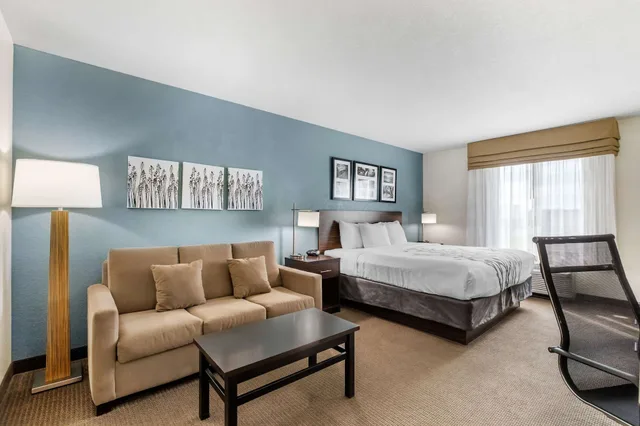 جناح بسرير كينج مع أريكة، Sleep Inn and Suites Ames near ISU Campus 2/7