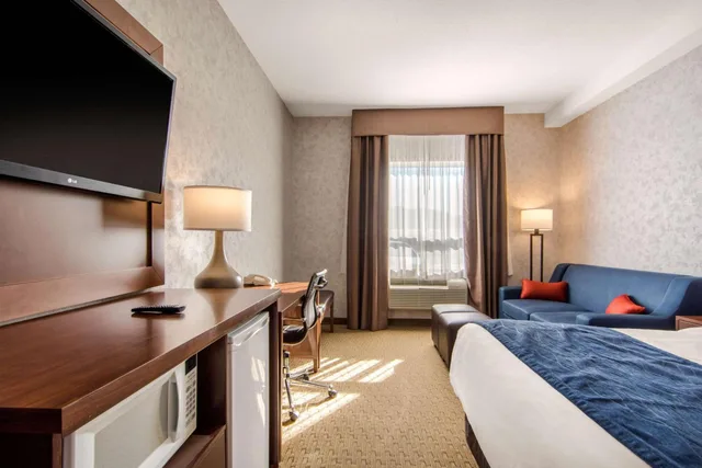 غرفة بسرير كوين يُسمح فيها بالحيوانات الأليفة، Comfort Inn & Suites Medicine Hat Shopping Centre 3/6