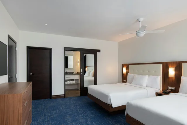جناح بسريرين كوين بغرفة نوم واحدة، Homewood Suites By Hilton Santo Domingo 2/5