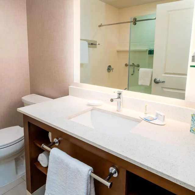 جناح بسريرين كوين بغرفة نوم واحدة مع أريكة، Residence Inn Upper Marlboro Joint Base Andrews 1/4
