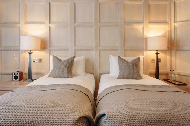 غرفة بسرير كينج، Scotsman Hotel 1/7