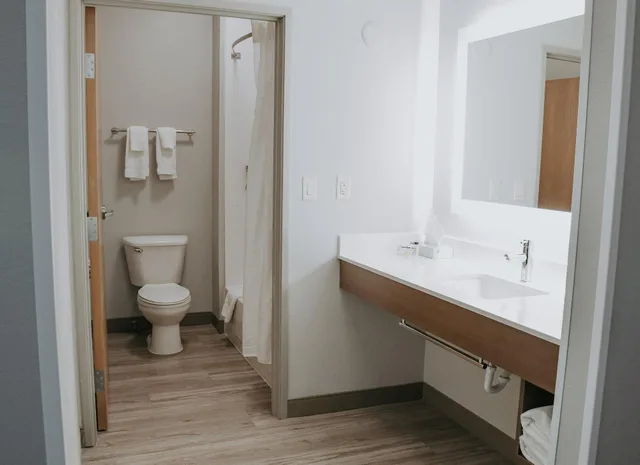 suite, multiple beds، Holiday Inn Express and Suites Lincoln South 10/10