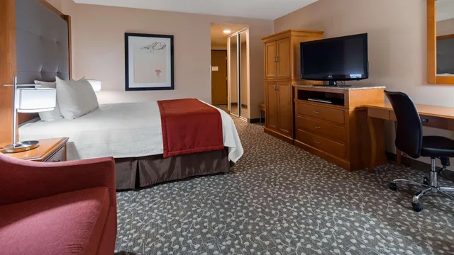 Room, Queen Bed, Best Western Plus Oak Harbor Hotel & Conference Center 6/10