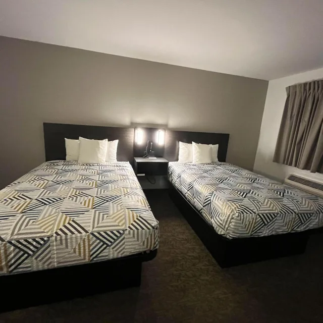 1 King Bed - Mob Acc RI Shwr Nsmk Micfridg، Motel6 Junction, TX - Llano River 8/10