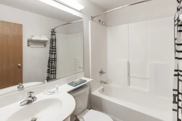 غرفة قياسية بسرير كوين، Microtel Inn Ardmore 4/7