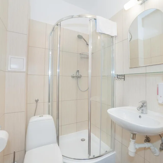 غرفة ثلاثية بإطلالة على الحديقة، Tamka Hostel 6/8