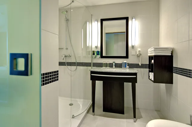 Room, Double Bed, Balcony, Hampton by Hilton Berlin City West 5/5