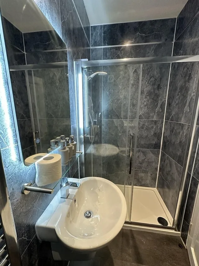 غرفة عائلية بسريرين كينج مع أريكة، Kildonan Lodge Hotel 3/3