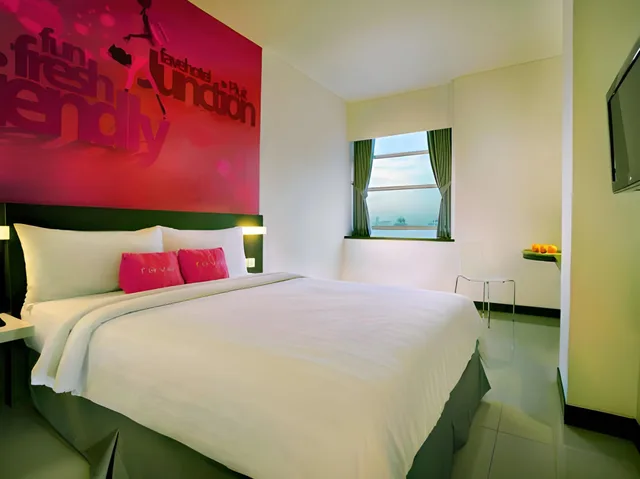 غرفة قياسية بسرير كوين، favehotel Pluit Junction 2/2