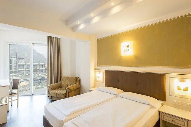 Superior, Twin Beds, Partial Lake View, Balcony، Hotel Sogno Del Benaco 3/10