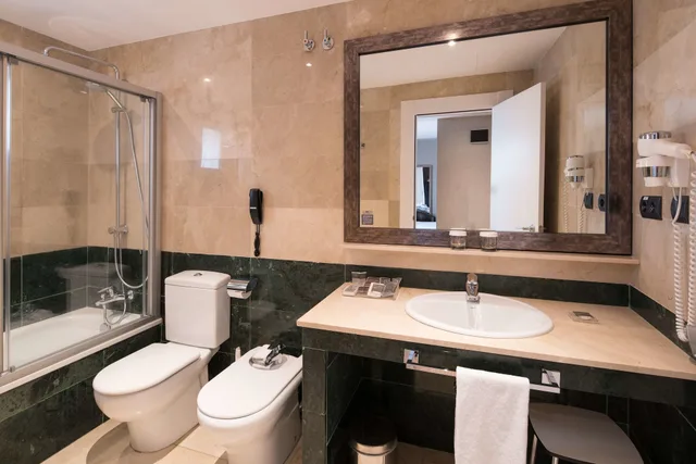 جناح، Catalonia Born Hotel 2/3