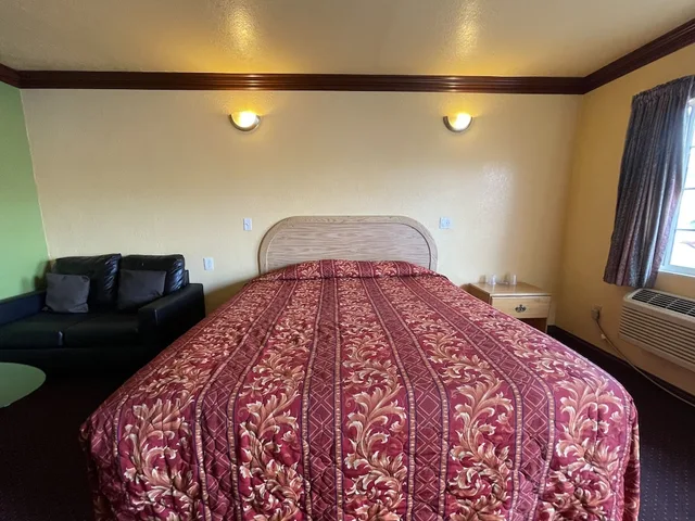 غرفة قياسية بسرير كينج للمدخنين، Welcome Inn 1/3