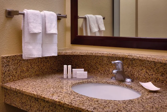 جناح بسرير كينج مع سرير سحّاب إضافي لذوي الإعاقة، Spring Hill Suites By Marriott Cedar City 1/3