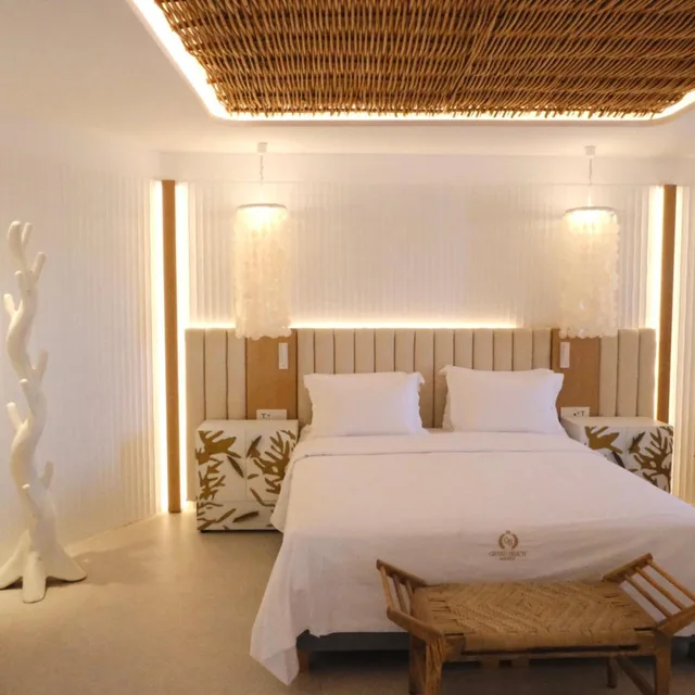 Pool, Suite، Grand Beach 1/8