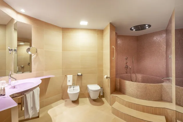 Silver, Suite, King Bed، Il Boscareto Resort Spa 6/10