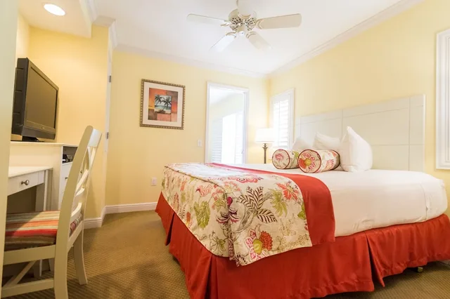 1 Bedroom, Premier, Suite, King Bed, Sofa, Inn at the Beach 8/10