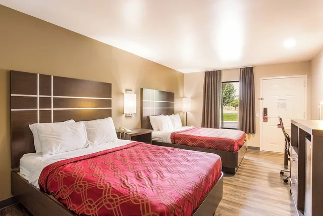 Upgrade, 2 Queen Beds, Smoking، Econo Lodge Inn & Suites Murfreesboro Shopping District 2/2