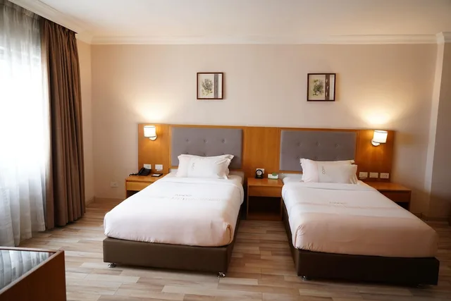 غرفة تنفيذية بسريرين منفصلين، Mado Hotel 1/5