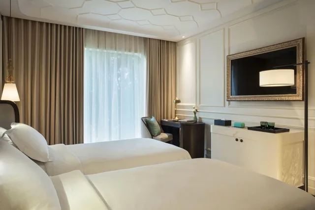 غرفة ديلوكس بسريرين منفصلين بإطلالة على المدينة، Hotel des Arts Saigon - MGallery Collection 2/7