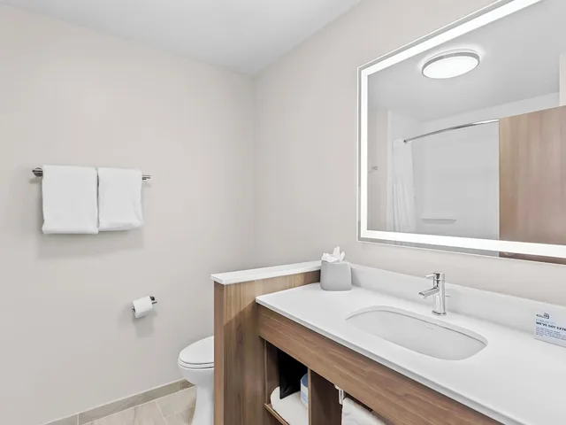 Holiday Inn Express Peotone، فرانكفورت 48/50