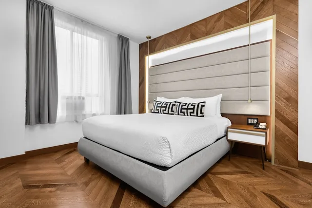 Suite, King Bed, Sofa, Hotel 32One 1/5