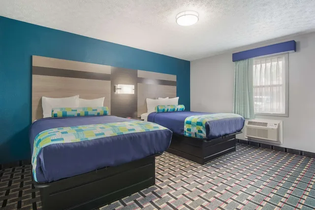جناح بسريرين مزدوجين، Knights Inn & Suites Salem, IN 2/3