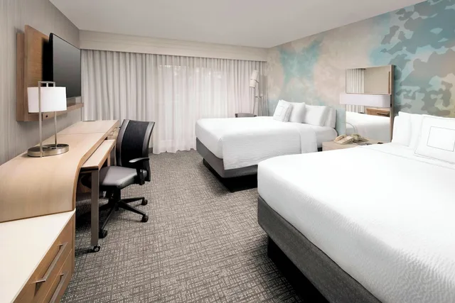 غرفة بسريرين كوين بشرفة، Courtyard Portland Hillsboro 1/3