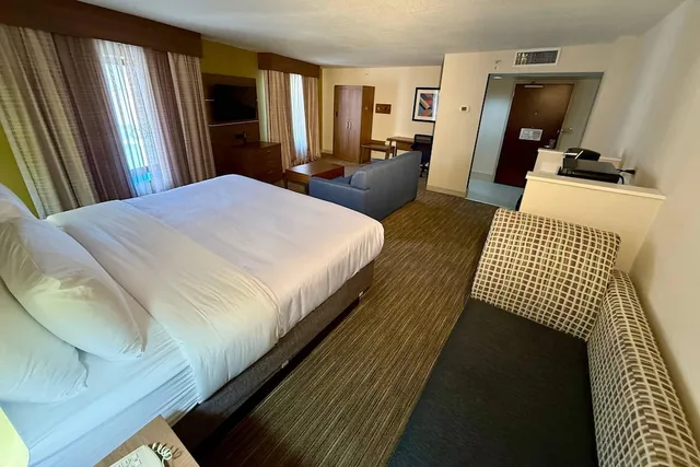 جناح بسرير كينج، Country Inn & Suites by Radisson, Downtown Albany New York 1/6