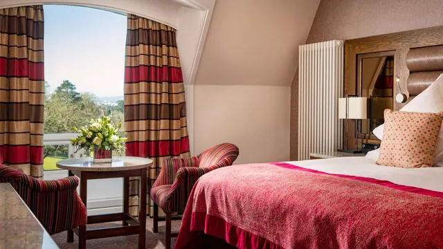 Garden, King Bed, Culloden Estate and Spa 7/10