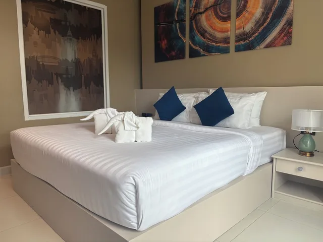 Deluxe, Double Bed, Hot Tub, Pool Access, MODERN LIVING HOTEL 4/9