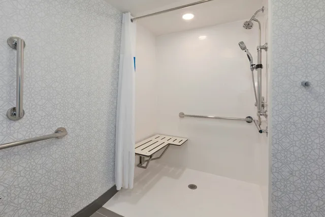 Room, King Bed, Accessible, Hampton Inn Traverse City 10/10