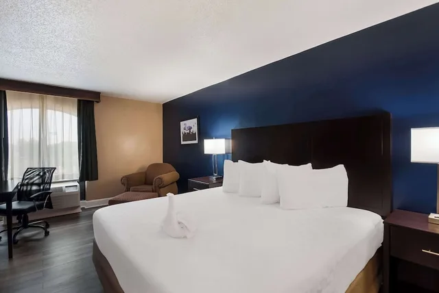 Standard, King Bed, Best Western Springfield 1/5