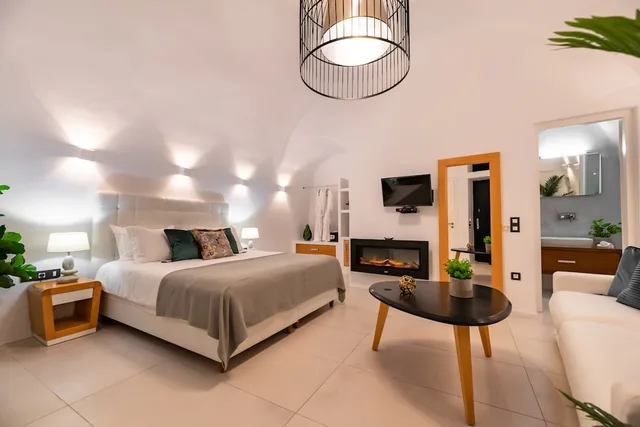 Superior, Suite, King Bed, Jetted Tub, Day Dream Luxury Suites 1/3