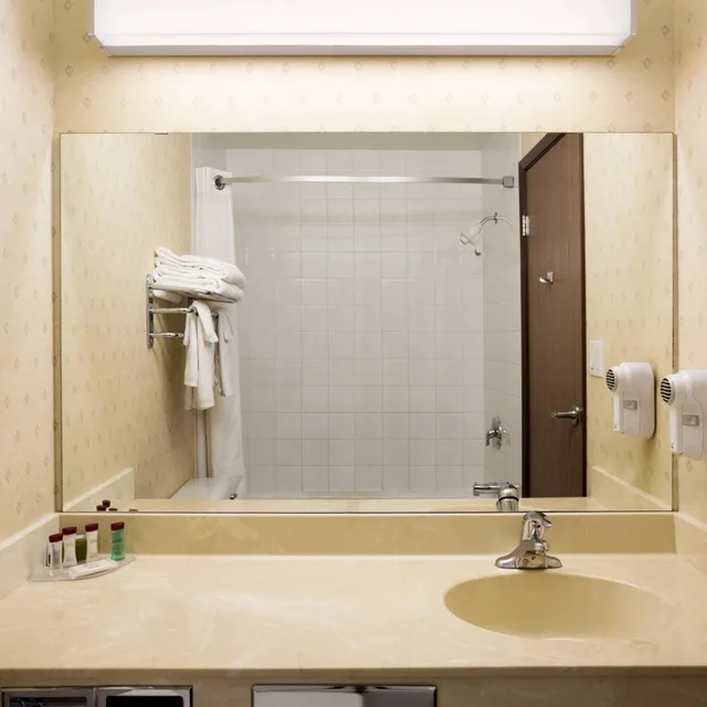غرفة سوبيريور بسرير مزدوج، Ramada Clairmont/Grande Prairie 3/5