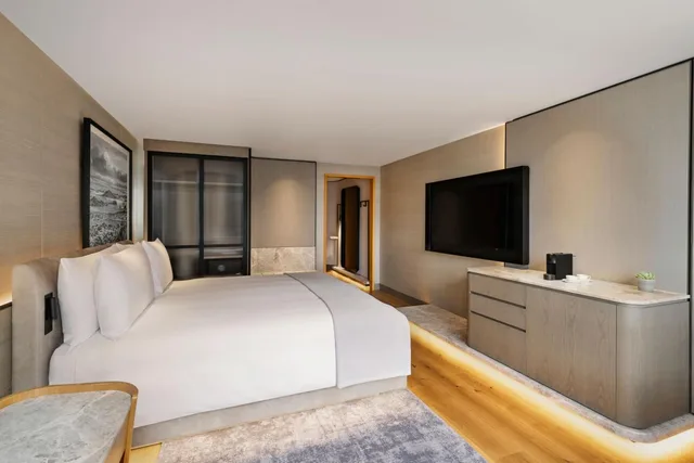 غرفة بريميوم بسرير كينج في طابق مرتفع، JW Marriott Auckland 2/4