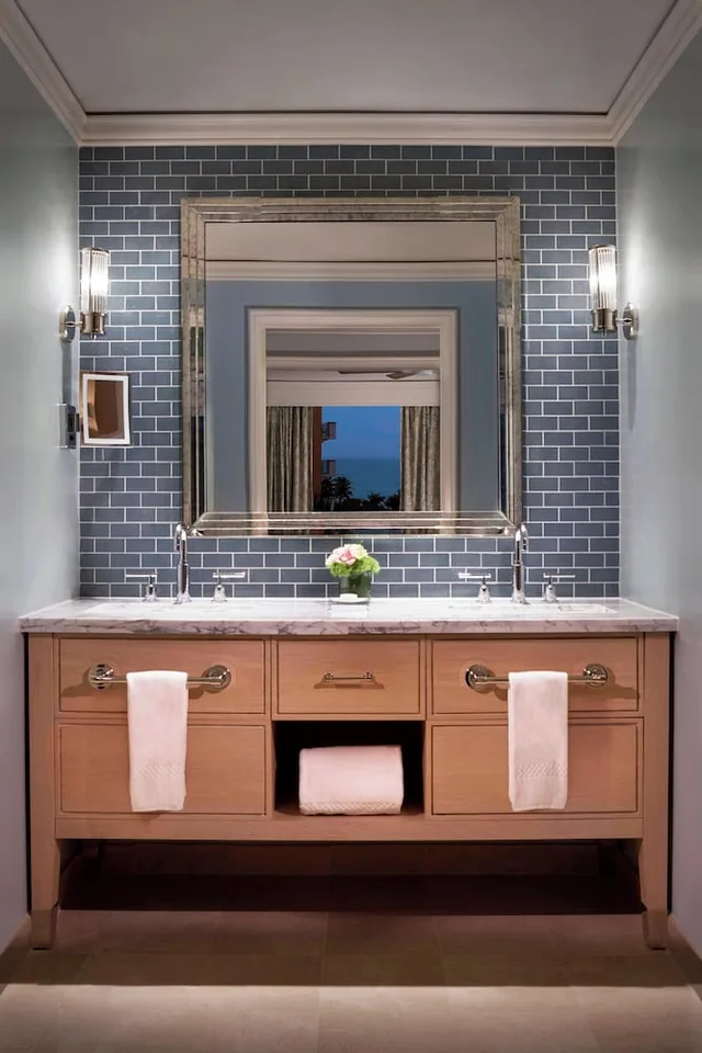 Room, King Bed, Bay View, Balcony, The Ritz Carlton Key Biscayne 9/9